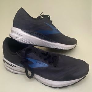 Shoes in the box.  Brooks Ravenna 11. Size US 9.  EU 42.5, Black with blue logo
